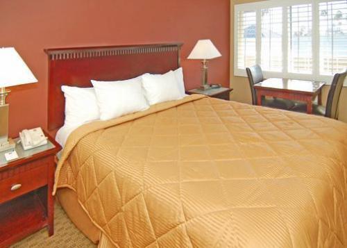 Вид Comfort Inn Near The Sunset Strip 3*