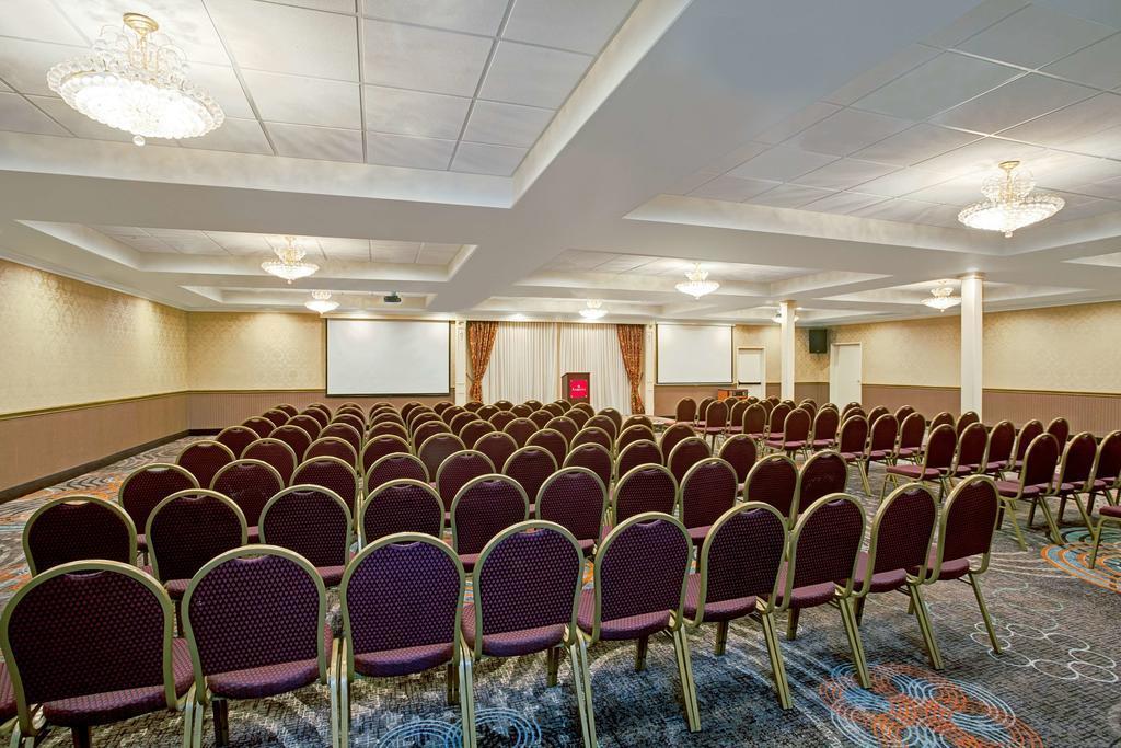 Територія Ramada Los Angeles Downtown West 2*