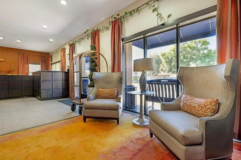 Зображення Best Western Royal Palace Inn & Suites 3*