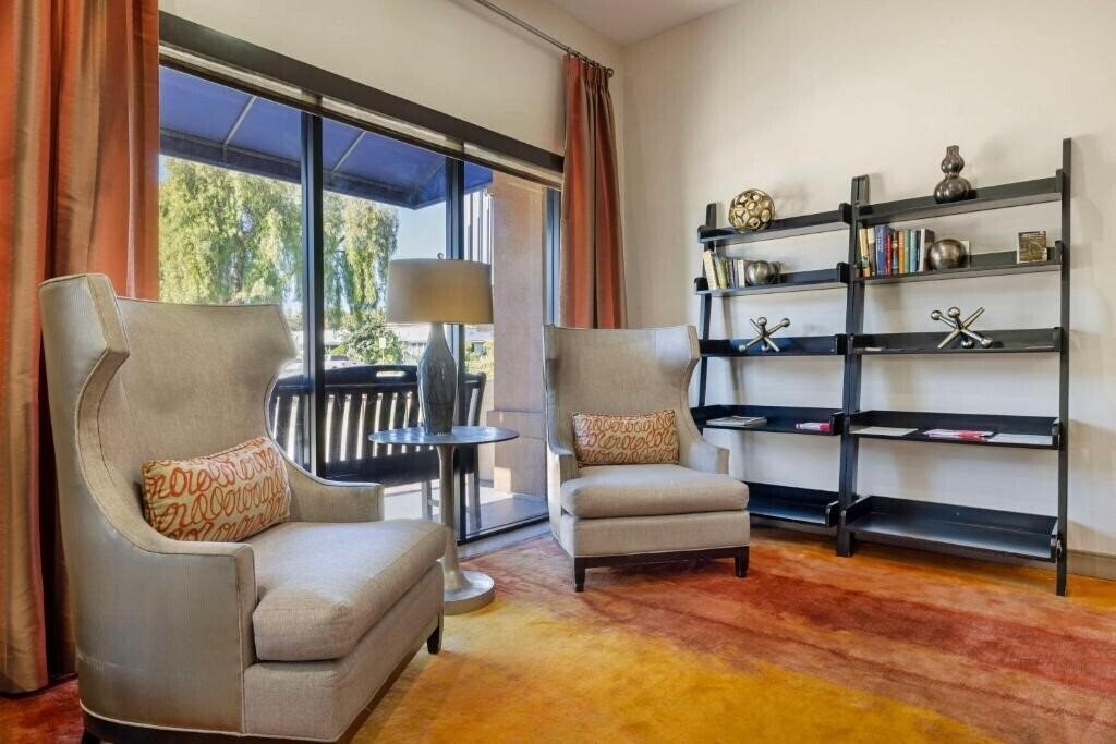 Апартаменти Best Western Royal Palace Inn & Suites 3*