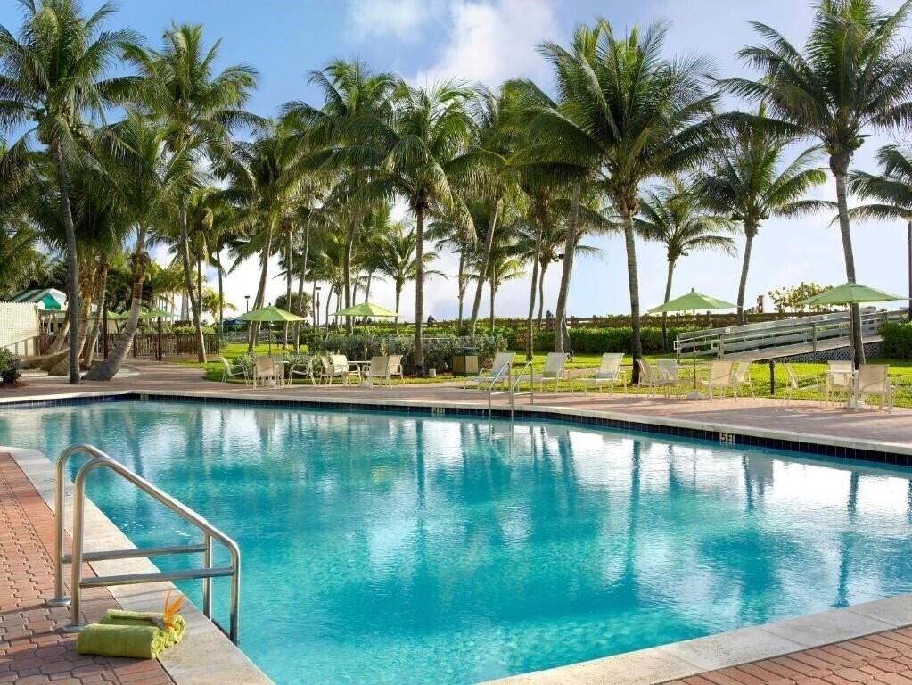 Отель Holiday Inn Miami Beach - Oceanfront 3*