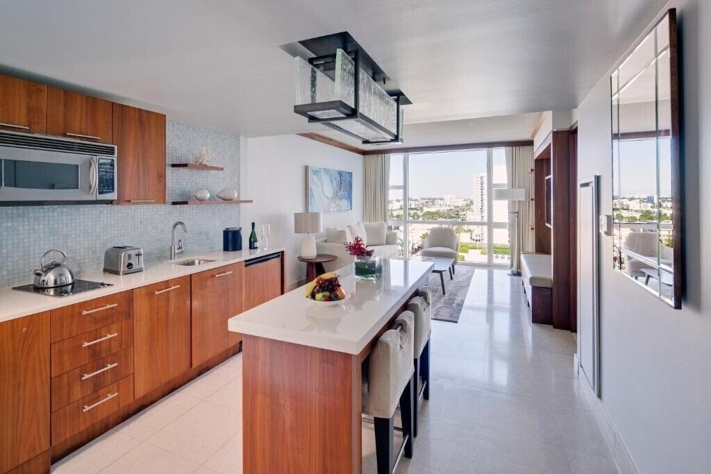 Панорама Carillon Miami Beach 5*