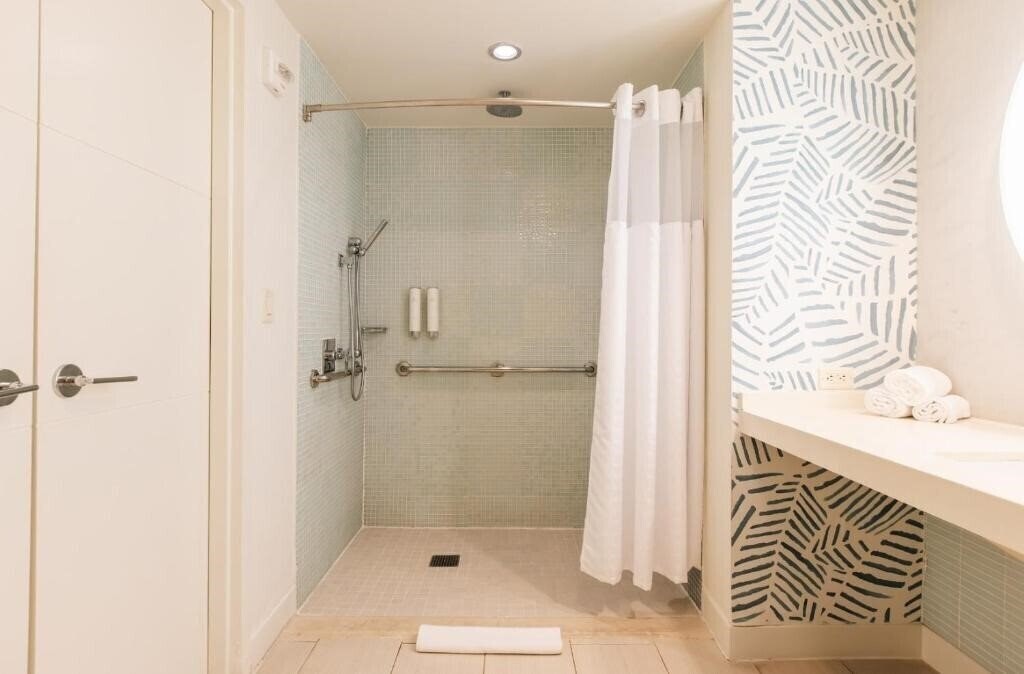 Вид Eden Roc Miami Beach (ex. Eden Rock Renaissance Resort & Spa) 4*