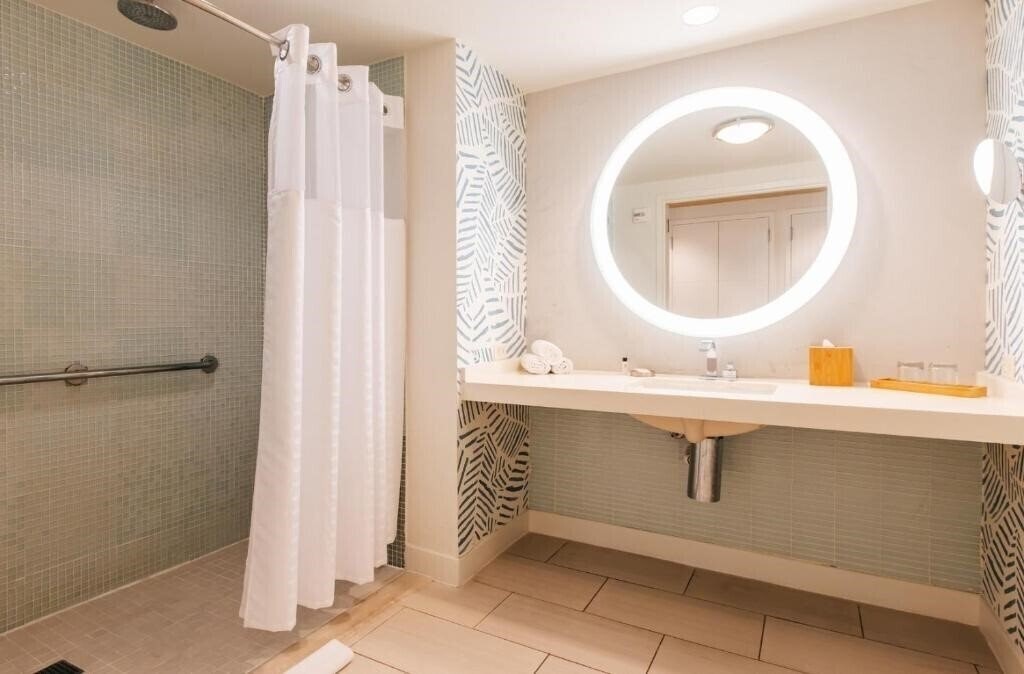 Апартаменти Eden Roc Miami Beach (ex. Eden Rock Renaissance Resort & Spa) 4*