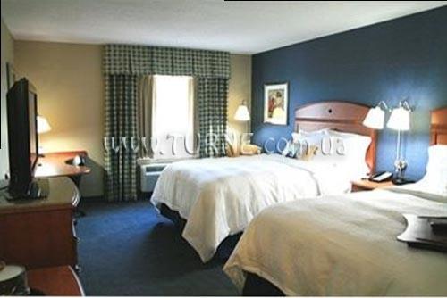 Фотографія Hampton Inn New York Laguardia Airport 2*