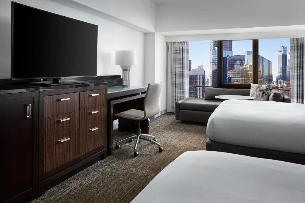 Апартаменты New York Marriott Marquis Hotel 4*