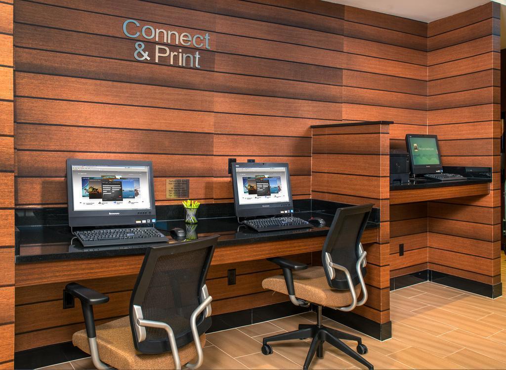 Вид Fairfield Inn & Suites New York Queens/Queensboro Bridge 3*