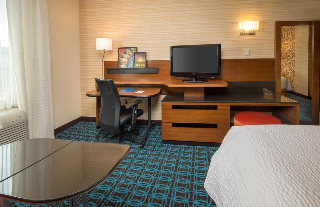 Панорама Fairfield Inn & Suites New York Queens/Queensboro Bridge 3*