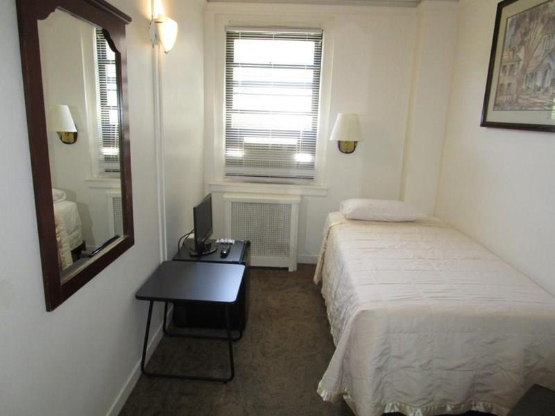 Изображение Ymca Flushing - Shared Bath - Bano Compartido 1*