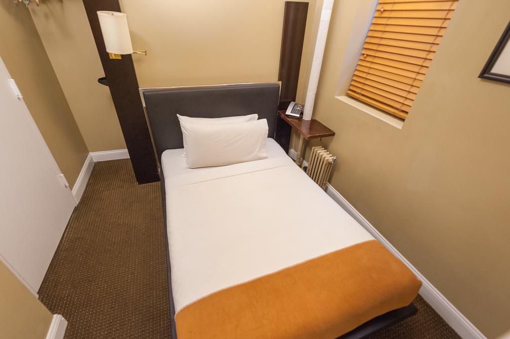 Территория Amsterdam Court 3*