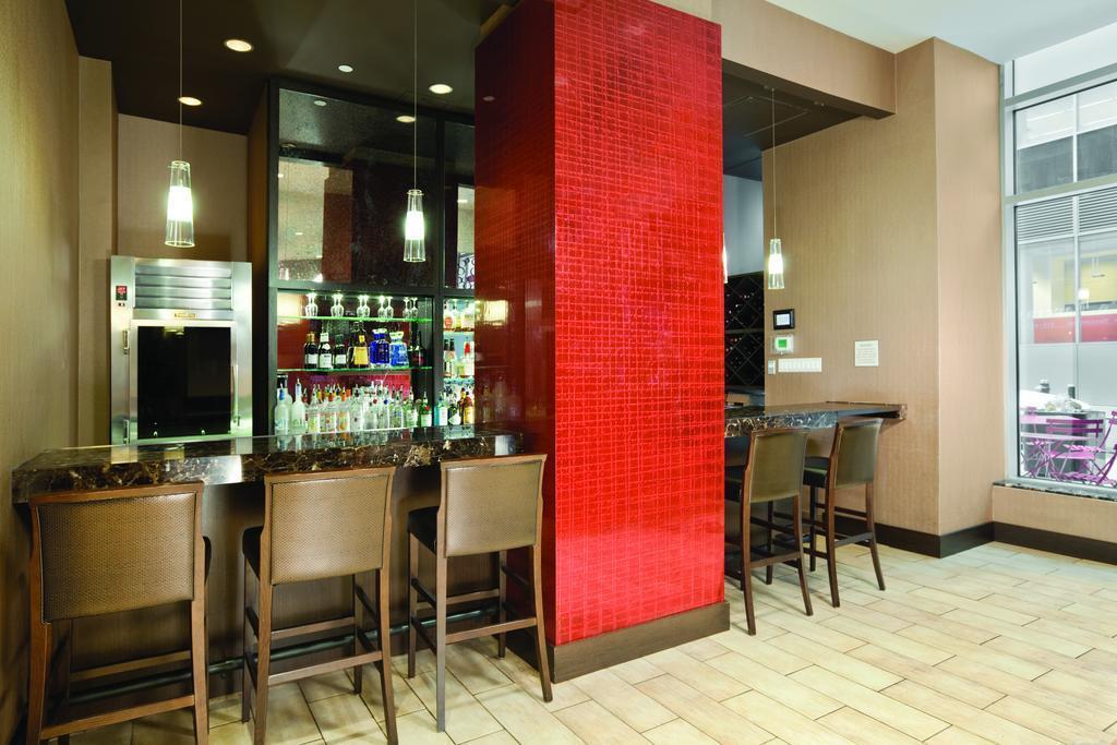 Фото Doubletree By Hilton Nyc - Financial District 4*