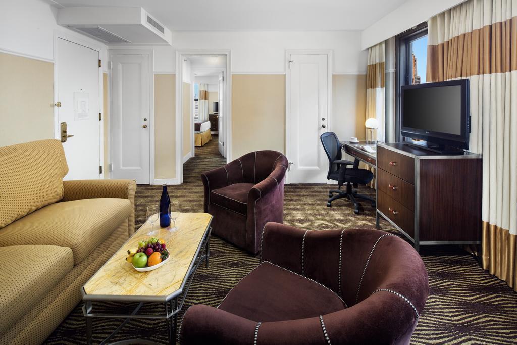 Территория Wyndham New Yorker 4*