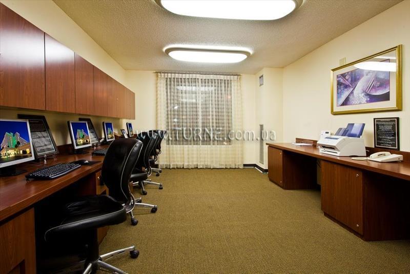 Вид Holiday Inn & Suites Across 3*