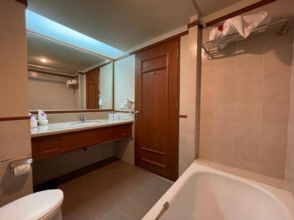 Фотография Songphanburi Hotel 2*