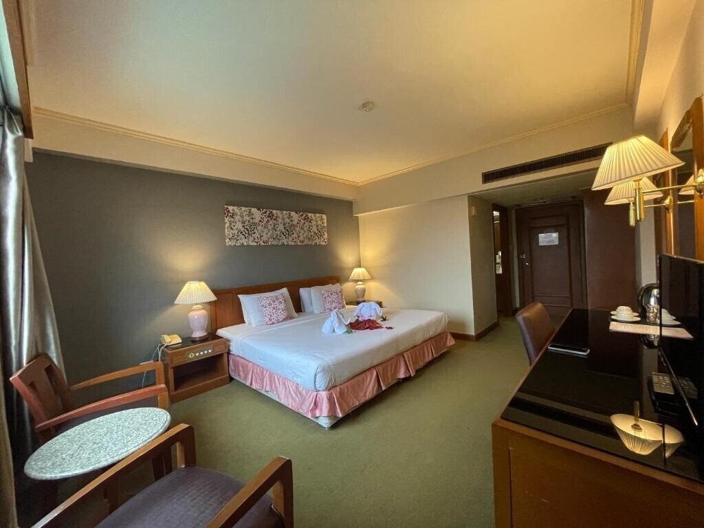 Панорама Songphanburi Hotel 2*