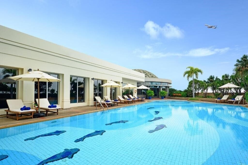 Панорама Miracle Grand Convention Hotel 4*