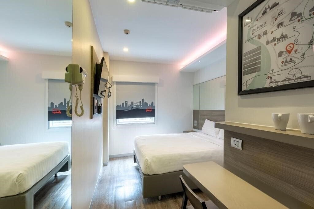 Территория Red Planet Surawong 3*