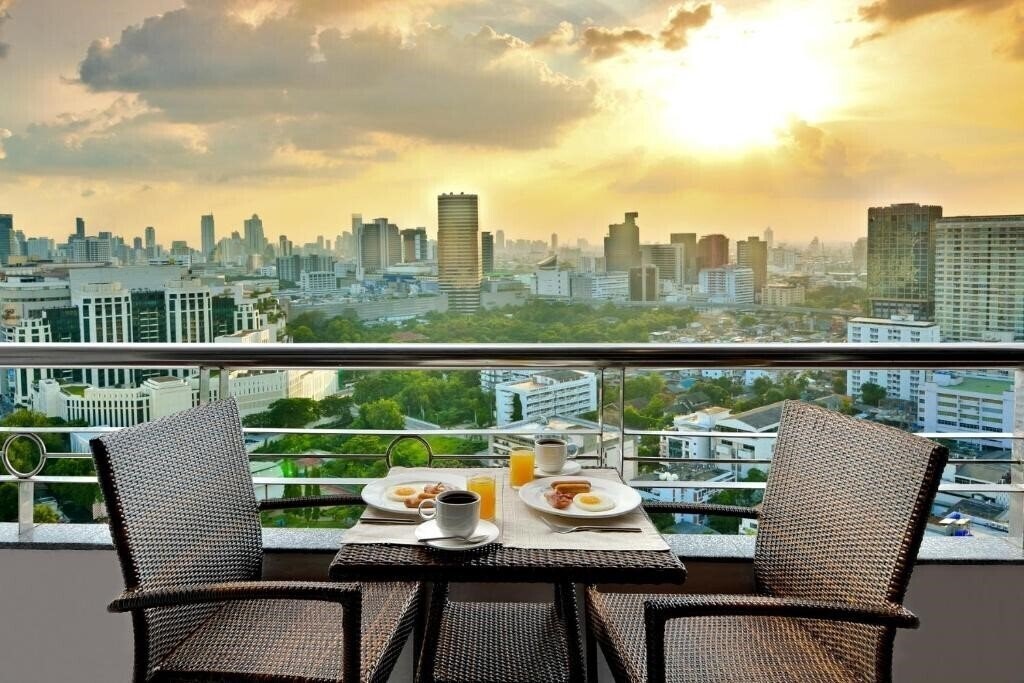 Апартаменты Centre Point Hotel Pratunam 4*