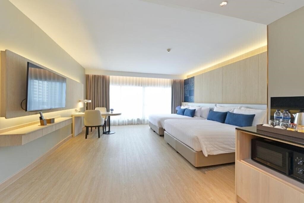 Панорама Centre Point Plus Hotel Pratunam 4*