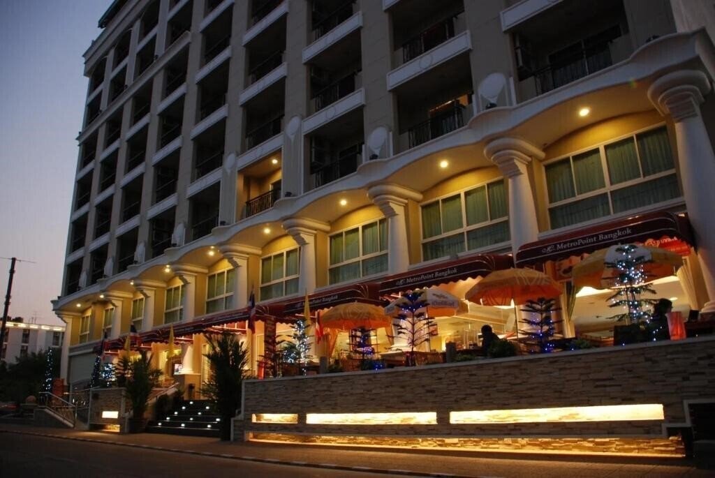 Панорама Metro Point Bangkok 3*