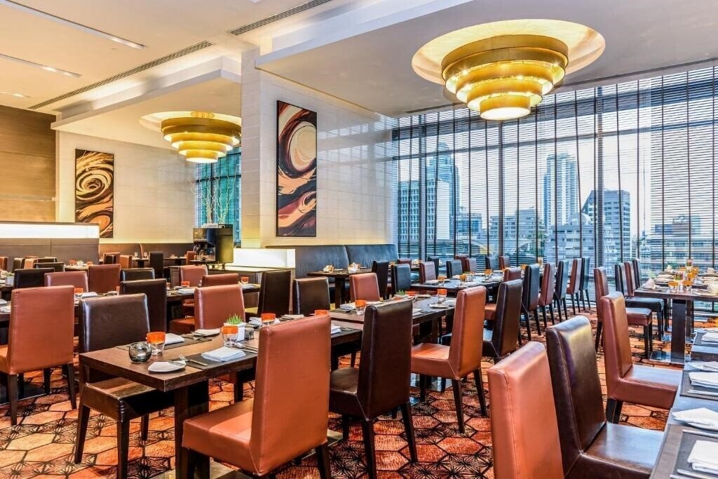 Вид Novotel Bangkok Ploenchit Sukhumvit 4*