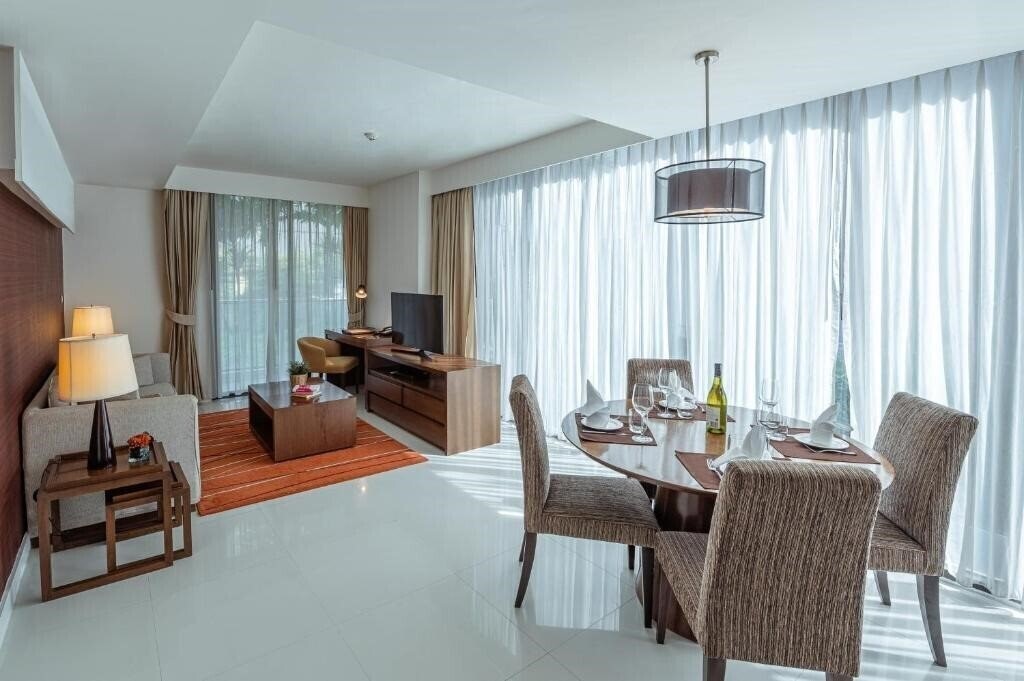 Фото Oakwood Residence Sukhumvit 24 Bangkok 4*
