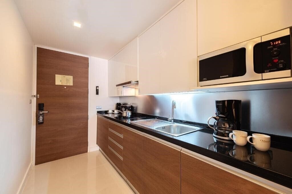 Территория Oakwood Residence Sukhumvit 24 Bangkok 4*
