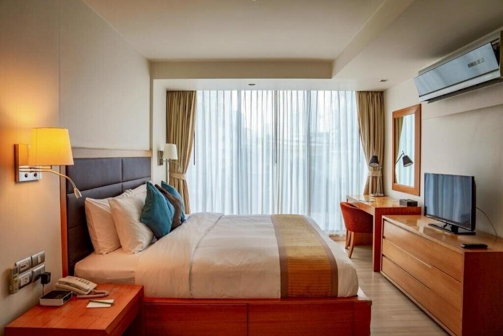 Территория Oakwood Residence Sukhumvit 24 Bangkok 4*