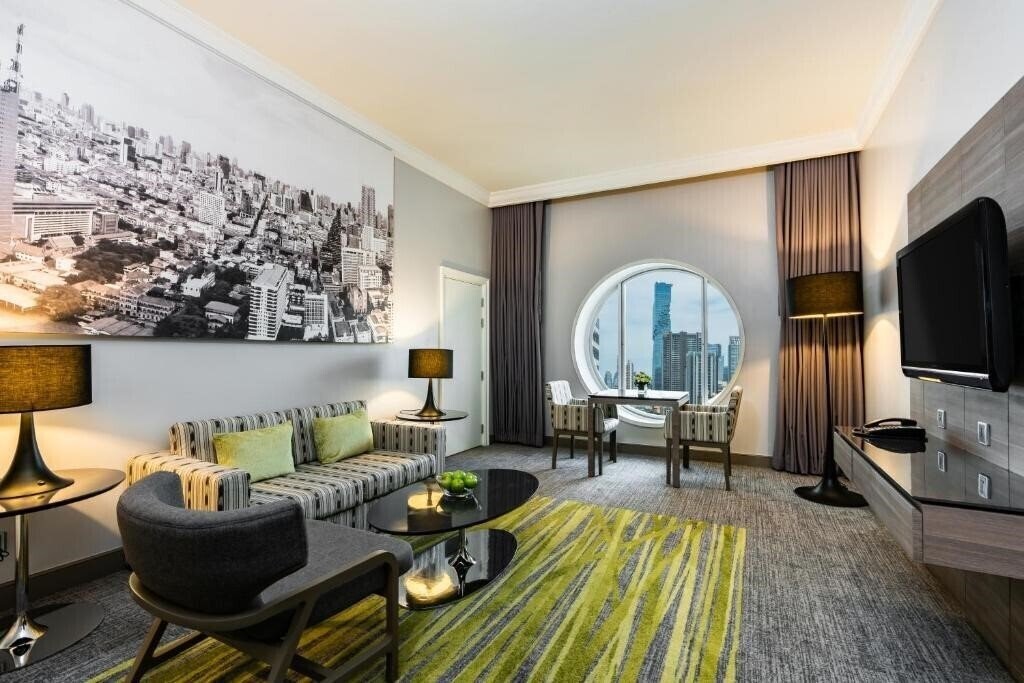 Апартаменти Holiday Inn Silom 4*