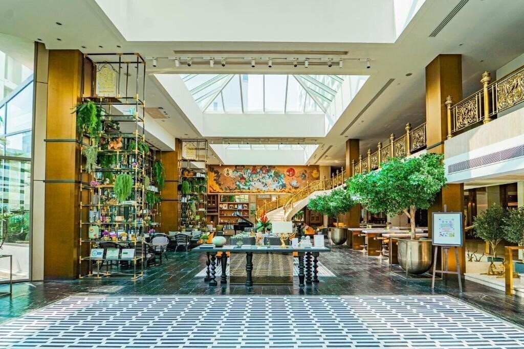 Отель Montien Hotel Surawong Bangkok 4*