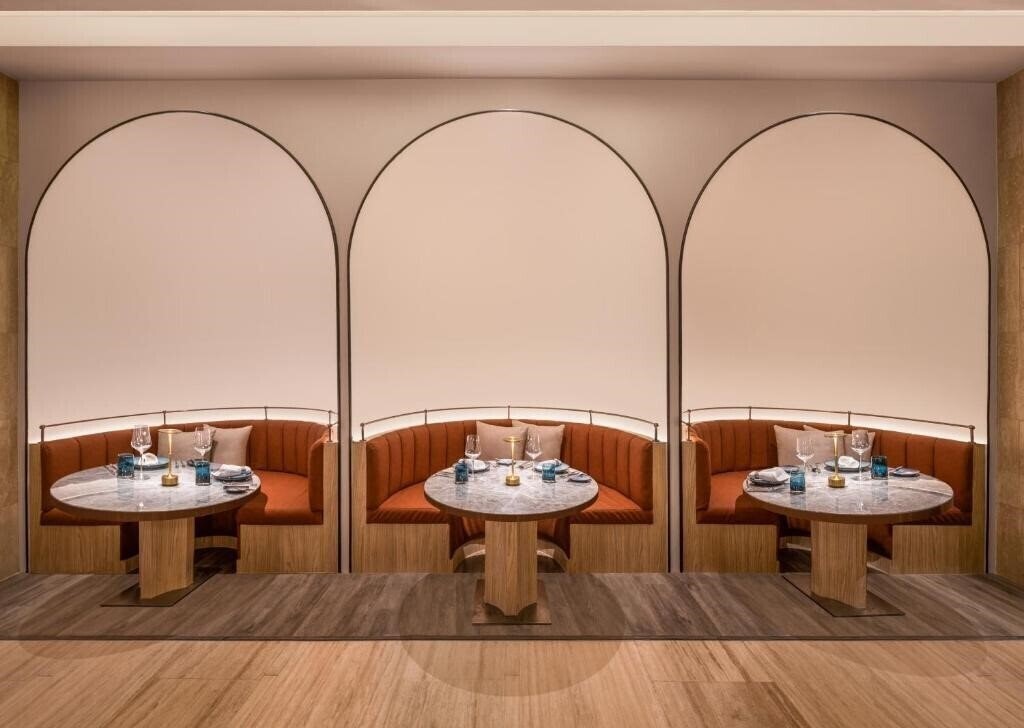 Апартаменты Renaissance Bangkok Ratchaprasong Hotel (ex. Renaissance Bangkok Ratchaprasong) 5*