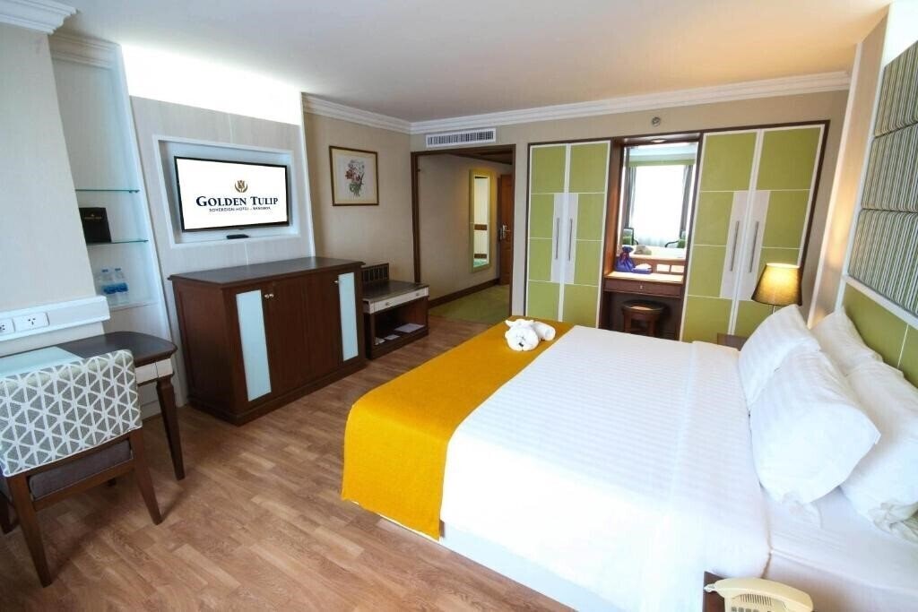 Панорама Golden Tulip Sovereign 5*