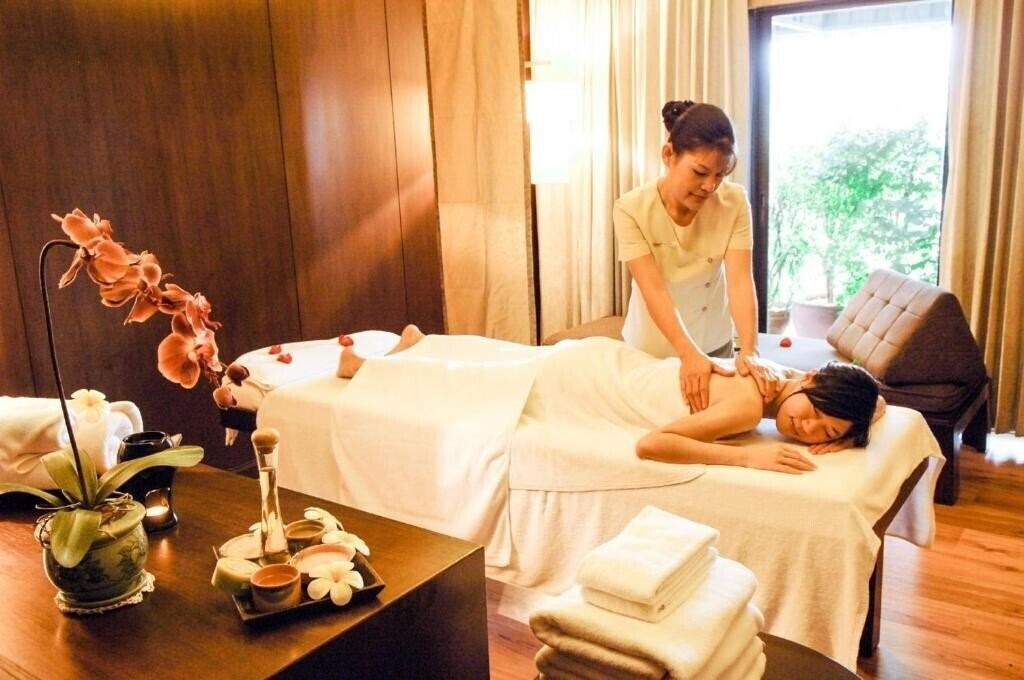 Панорама The Twin Towers 4*