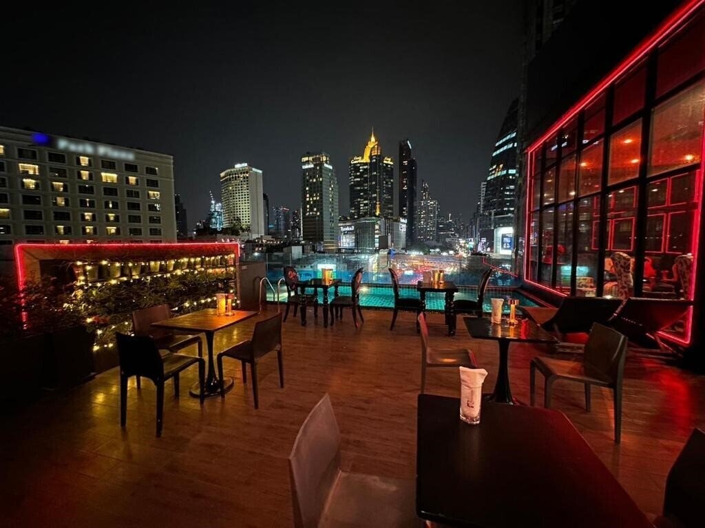 Апартаменти Hotel Clover Asoke 4*