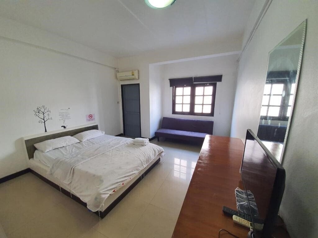 Отель A House Boutique Guesthouse Bangkok 2*