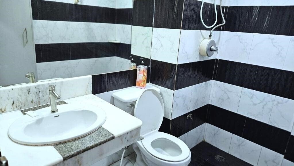 Апартаменты A House Boutique Guesthouse Bangkok 2*