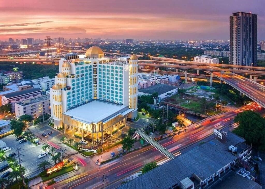 Территория Al Meroz Halal Hotel Bangkok 5*