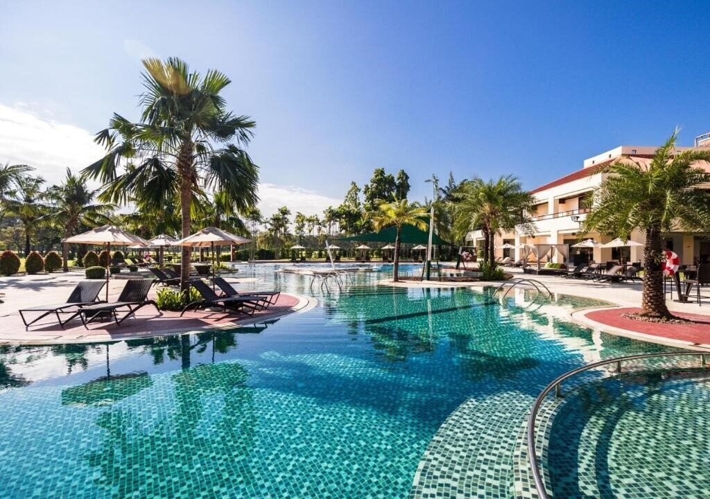 Апартаменти Eastin Thana City Golf Resort 4*