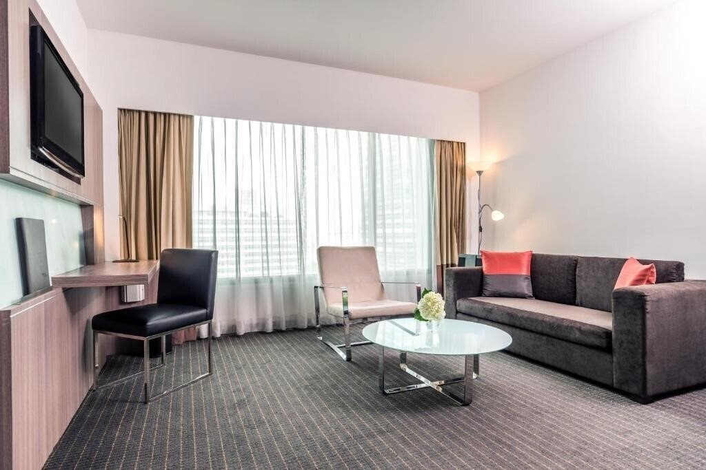 Картинка Hilton Garden Inn Bangkok Silom (ex. Novotel Bangkok Silom Road, Novotel Bangkok Fenix Silom) 4*