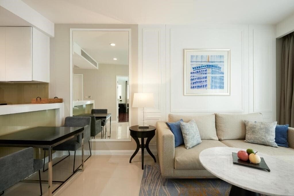 Панорама Dusit Suites Ratchadamri 5*