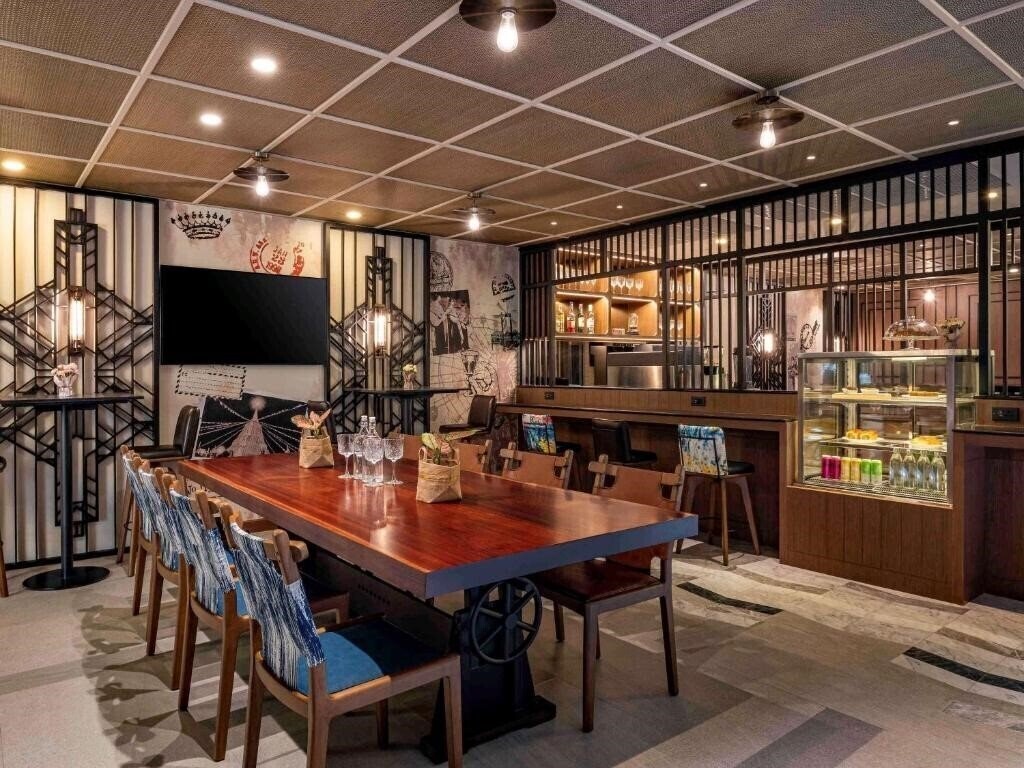 Территория Ibis Styles Bangkok Silom 3*