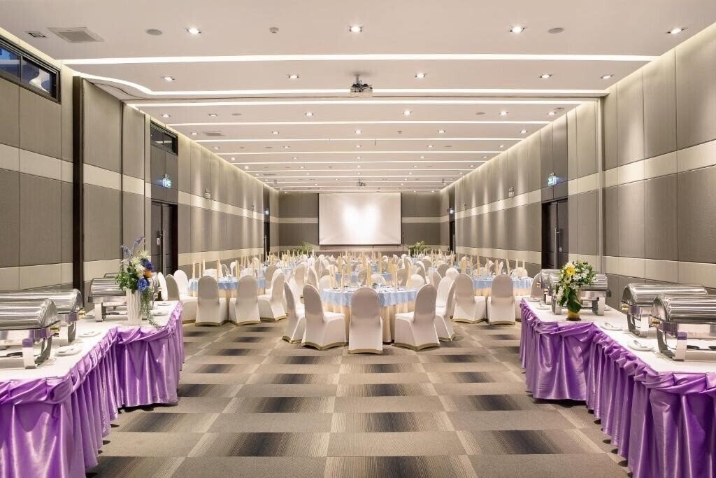 Территория Mida Hotel Ngamwongwan *** 3*