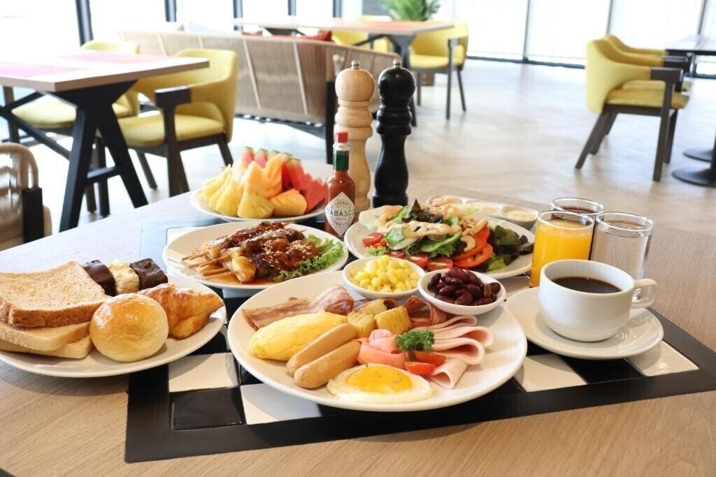 Панорама The Quart Ruamrudee 4*