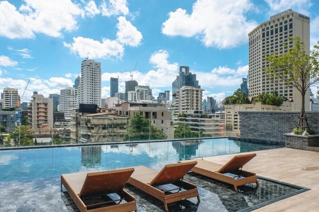 Апартаменты Montraj Coach Sukhumvit 4*