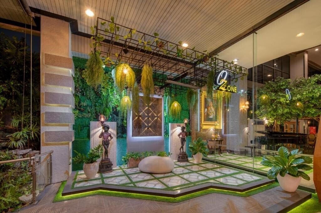 Территория Alexander Hotel 3*