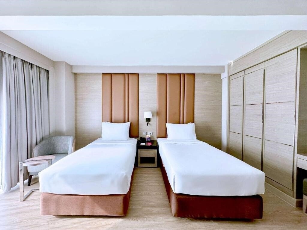 Територія Ramada By Wyndham Bangkok Sukhumvit 11 3*