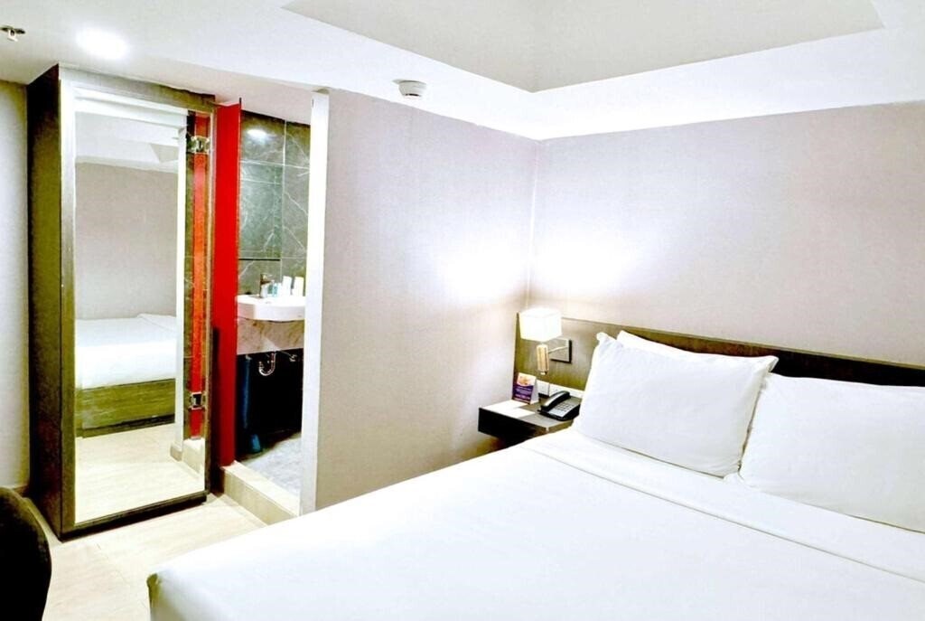 Панорама Ramada By Wyndham Bangkok Sukhumvit 11 3*