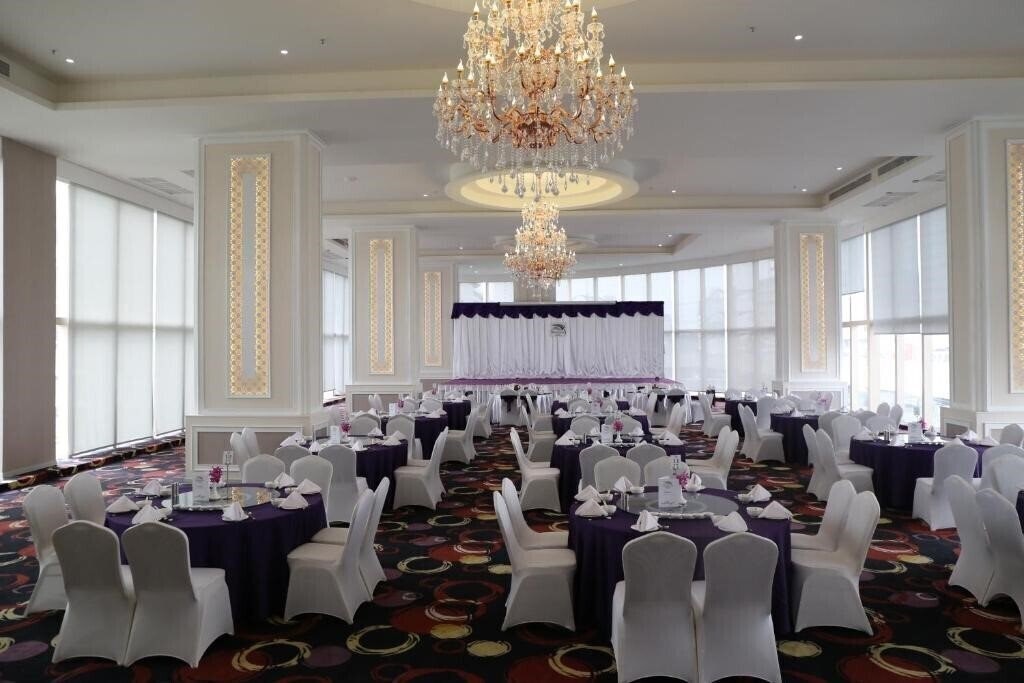 Апартаменты The Bazaar Hotel 4*