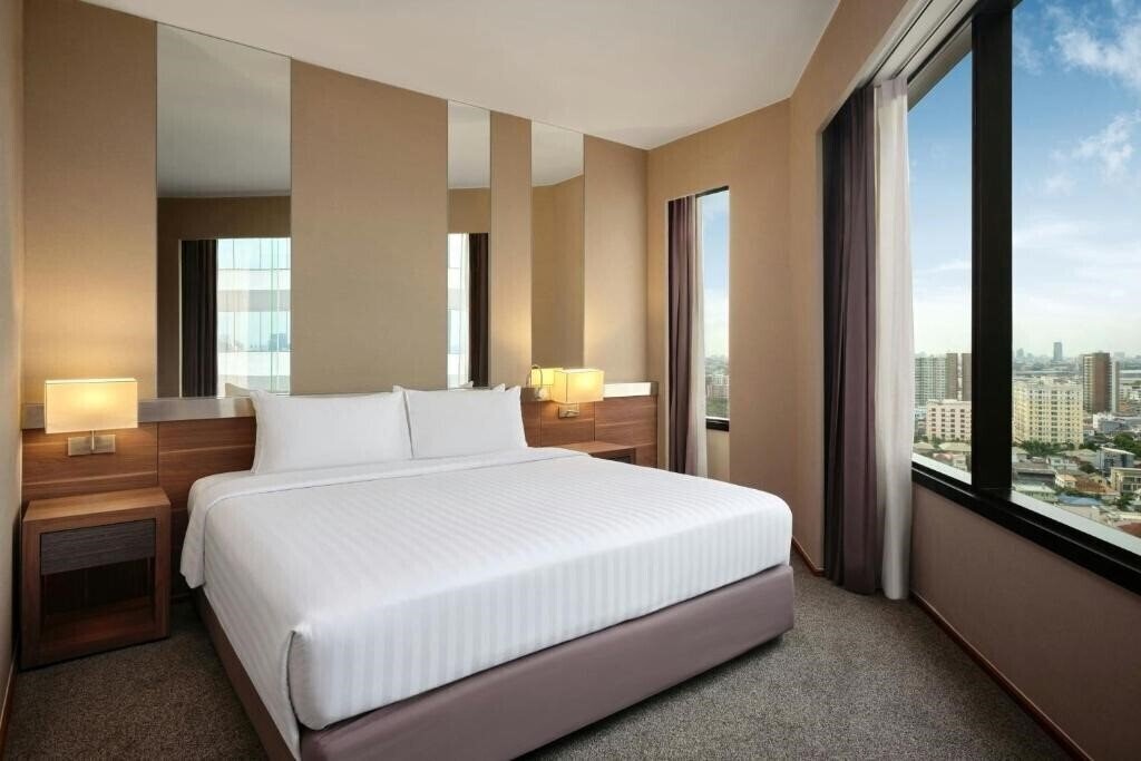 Панорама Swissotel Bangkok Ratchada 5*