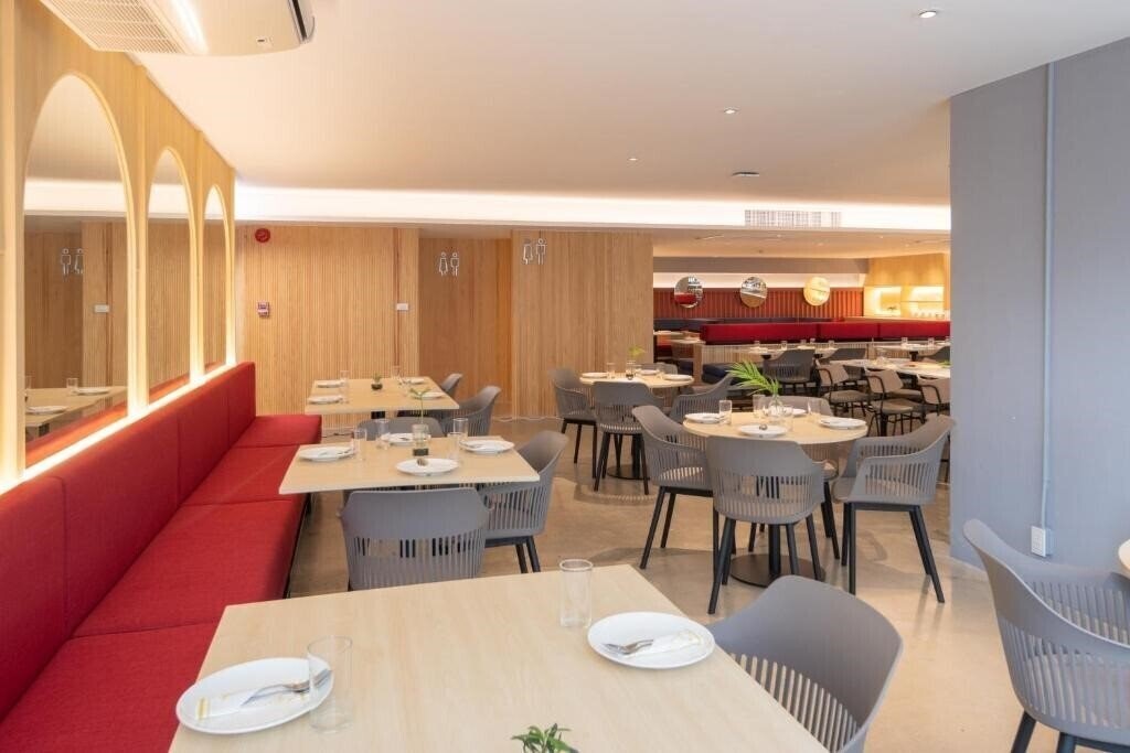 Апартаменты Blue Hippo & Red Crocodile Hotel 4*